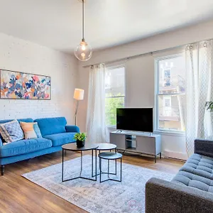 Apartment Chez Mont Royal Apartments!, Montreal